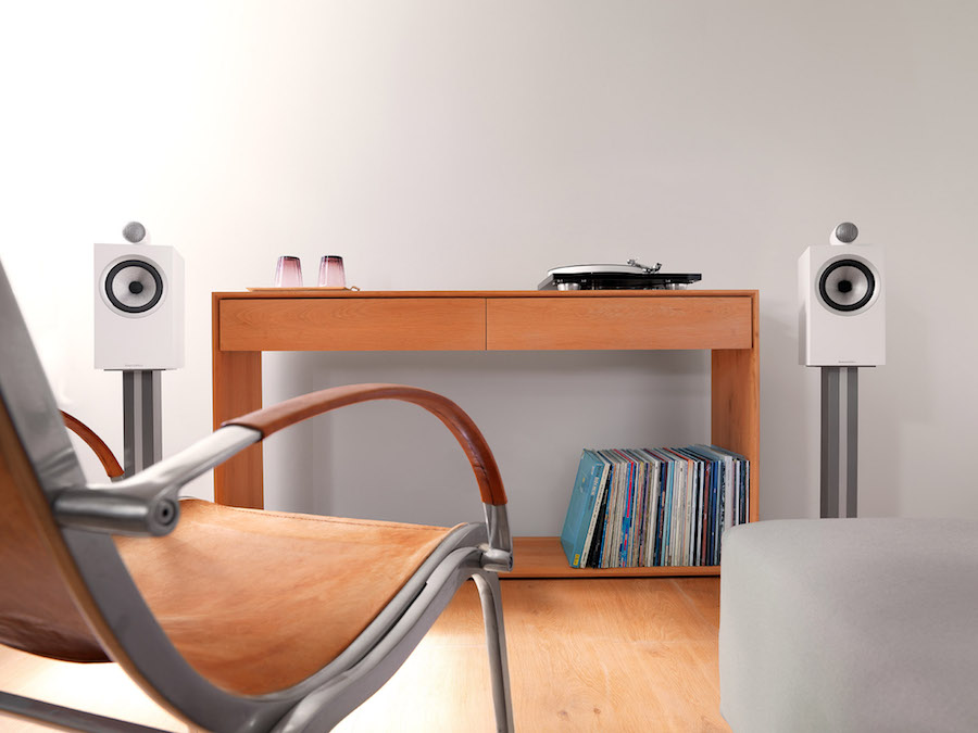 Bowers & Wilkins 705 S2 (Lifestyle)